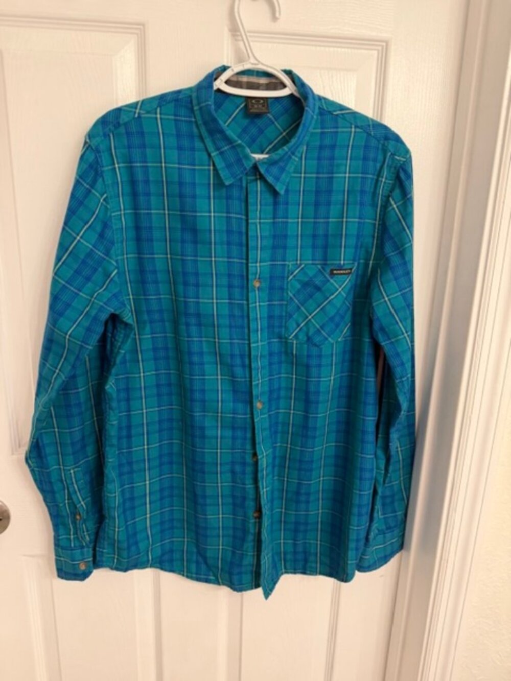 Oakley Men Blue/teal button down Long sleeve shirts Size M